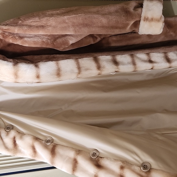 Dennis Basso reversible faux fur teddy coat with hood - Picture 2 of 5